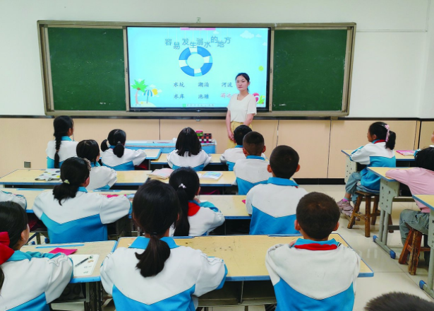 一切为学生的终身发展负责才能创造适合学生发展的优质教育