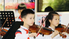 <b>讓每壹片小葉都能在這片溫暖的校園裏茁壯生長</b>